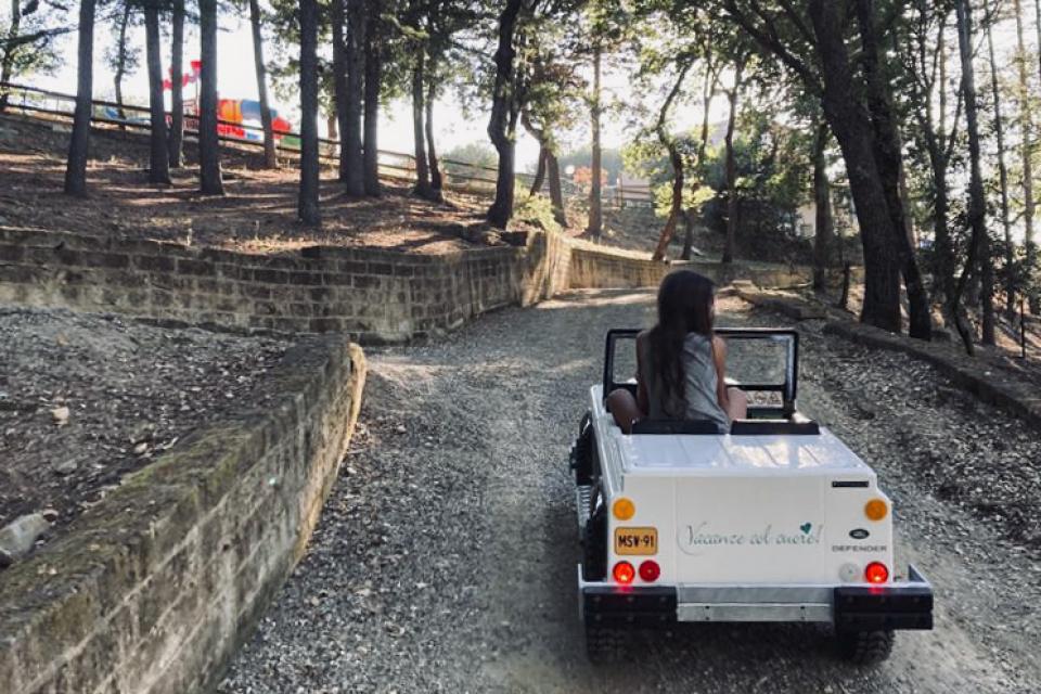 Abenteuerpark auf 4 Rädern an Bord der Mini Land Rovers