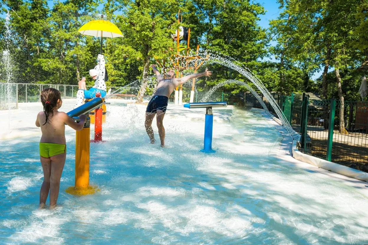 Spotty Spray Park: der Pool der einzigartigen Nervenkitzel bietet!